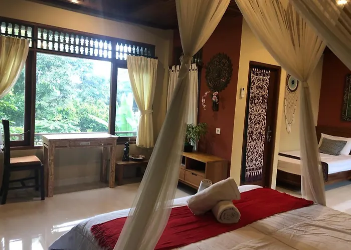 Suk's House-live Locally In Family Compound Guest house *