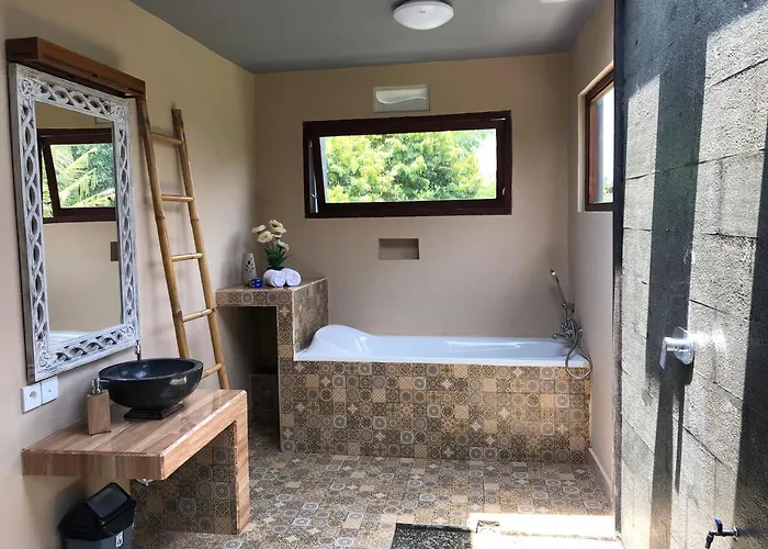 Suk's House-live Locally In Family Compound Guest house
