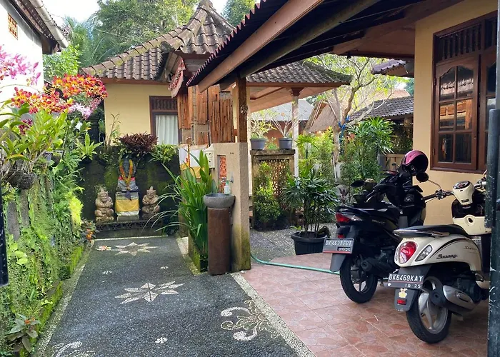 Suk's House-live Locally In Family Compound Ubud (Bali)