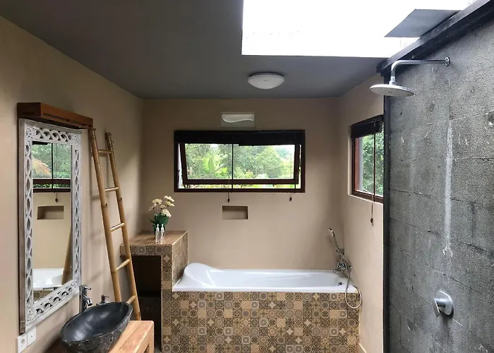Suk's House-live Locally In Family Compound Guest house